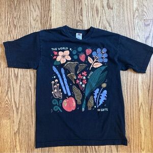 Botanical T Shirt The World Is Full Of Gifts Mushroom USA made Black Colorful M